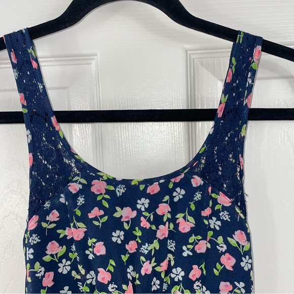 💥4/$20💥 - Abercrombie dress with roses - Picture 6 of 7